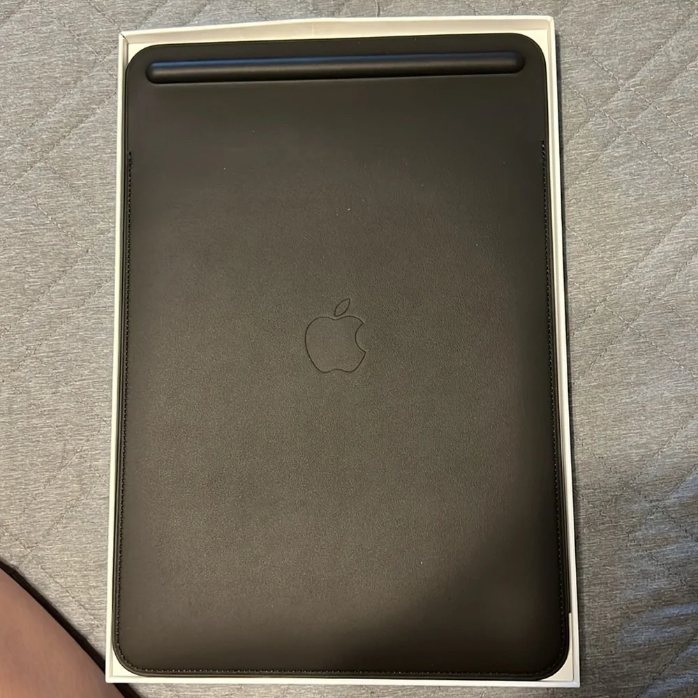 iPad Pro (10.5-inch) Leather Sleeve